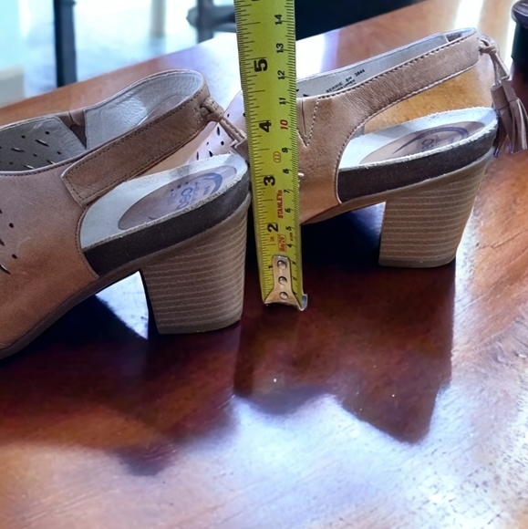 Abeo Bio System Leather Tan Heeled Sandals with Tassels - Picture 7 of 11